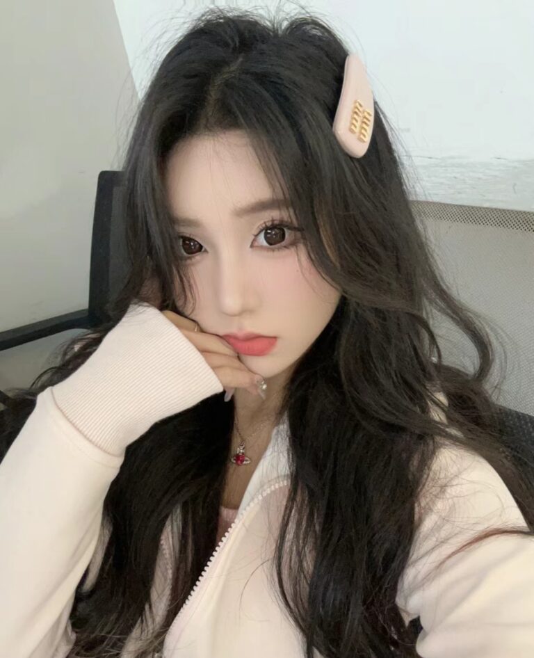 A 21岁月月 御姐诱人的身材 过于敏感易高潮 服务很棒